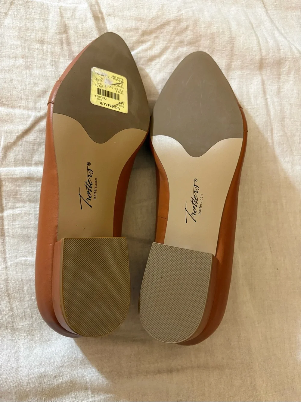 Trotters Joelle Pumps With Penny Loafer Design 8M NWT FLOOR SAMPLE